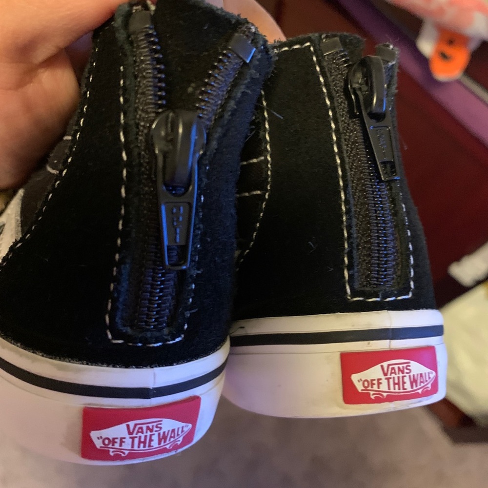 Vans - Picture 2 of 4
